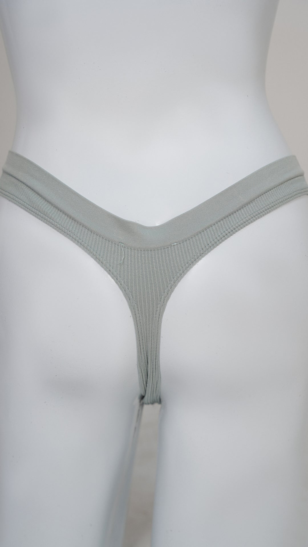 Drop-Needle Seamless Thong